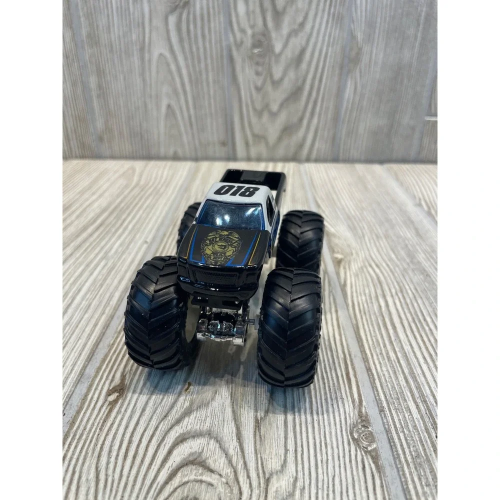 Hot Wheels Monster Truck Police 018 To Smash and Crash Black White Diecast